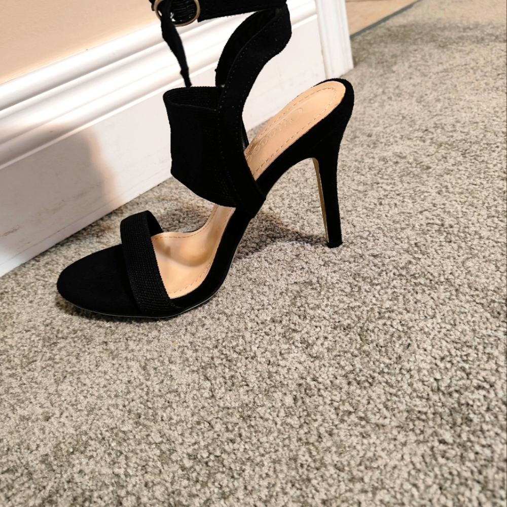**3/$25** BUNDLE & & SAVE!!! NWOT heels